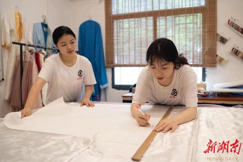 青青子衿,悠悠我心——湖南科技学院国学研究院汉服传承创业综述