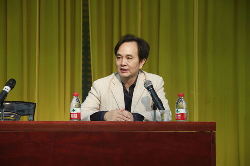 邹林波院长进行开场引入 邹林波院长进行开场引入