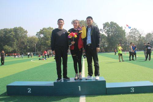 廖宁杰书记,蒋磊书记与张雅蓉合影 廖宁杰书记,蒋磊书记与张雅蓉合影