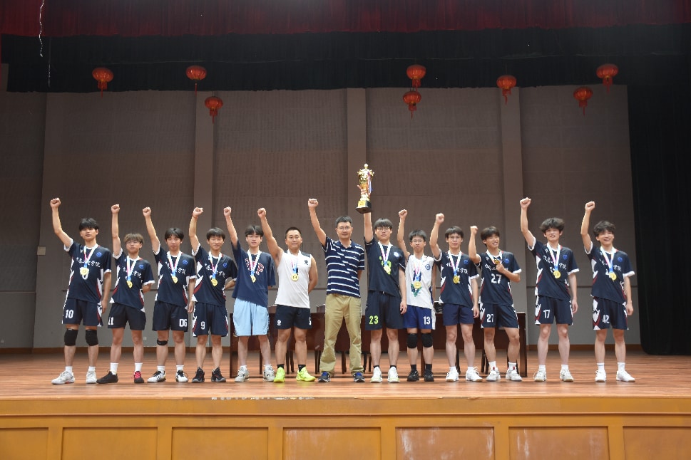 三连冠！学院男子排球队再夺学校排球赛冠军（图）