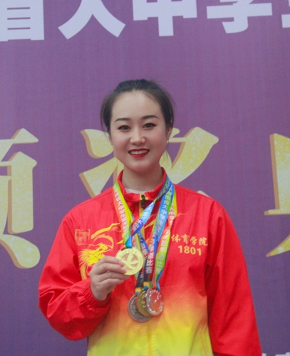武术专项班侯佳美