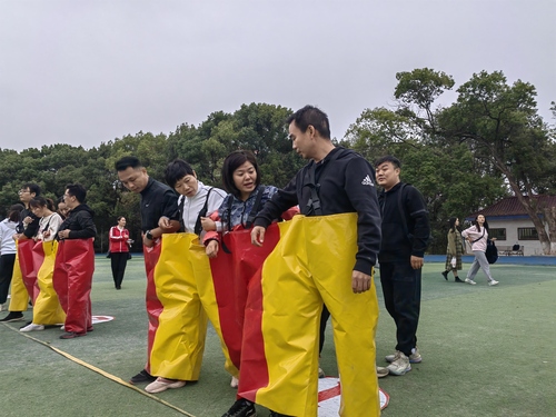 齐头并进1队 齐头并进1队