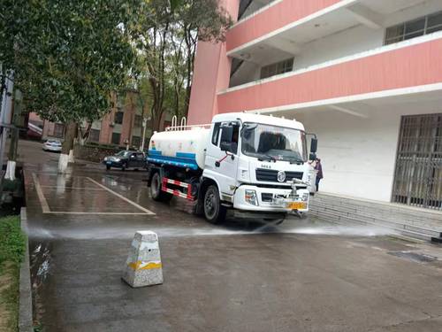 开学前路面洒水 (2) 开学前路面洒水 (2)