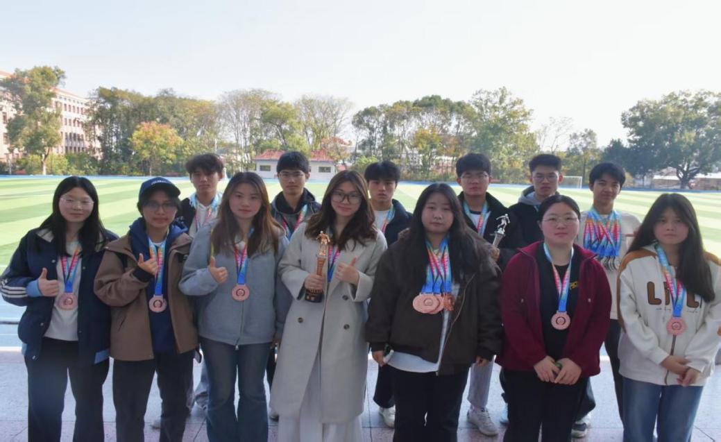 我院足球队在学校十一届足球锦标赛中获佳绩（图）