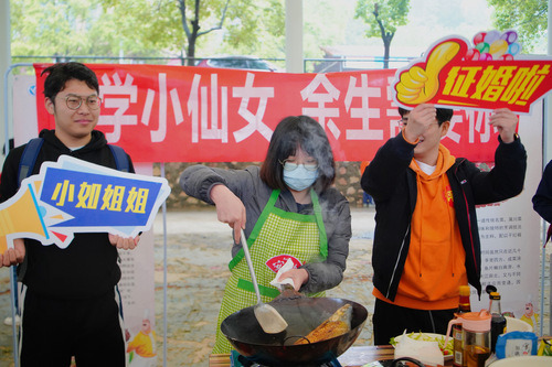 湖南科技学院举办“迎五一·师生情”烹饪大赛