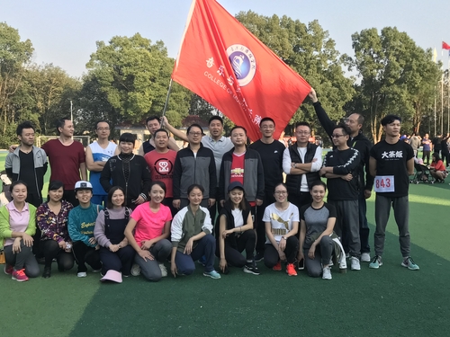 教职工队伍合影 教职工队伍合影